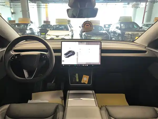 Tesla Model Y 2025
