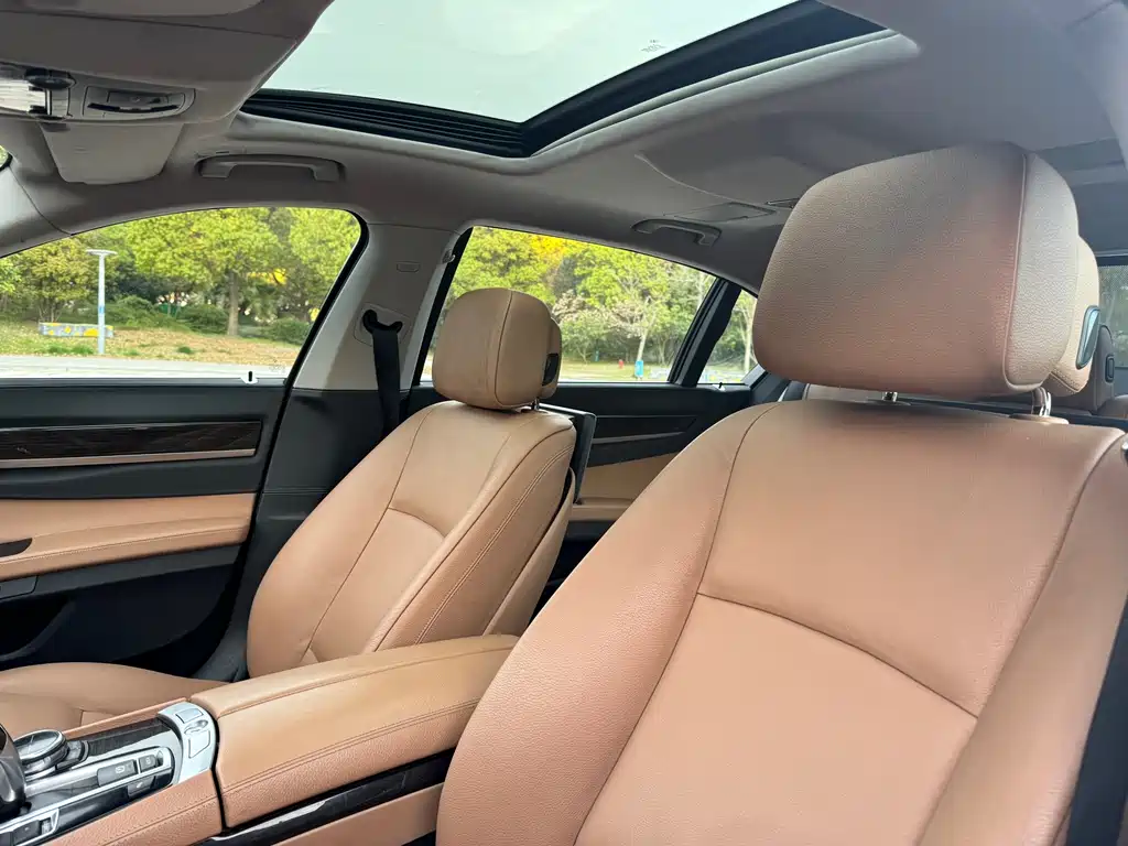 BMW 7 Series 2014 — фото 11