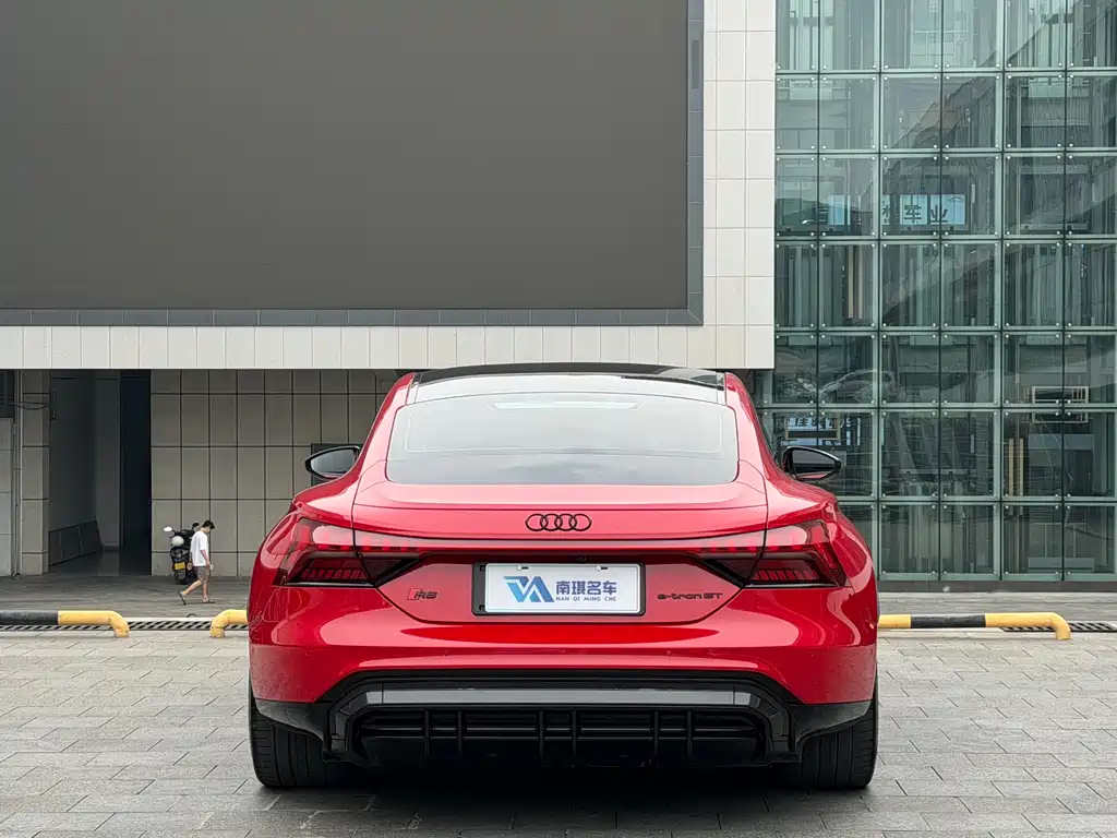 Audi RS e-tron GT 2024 — фото 5