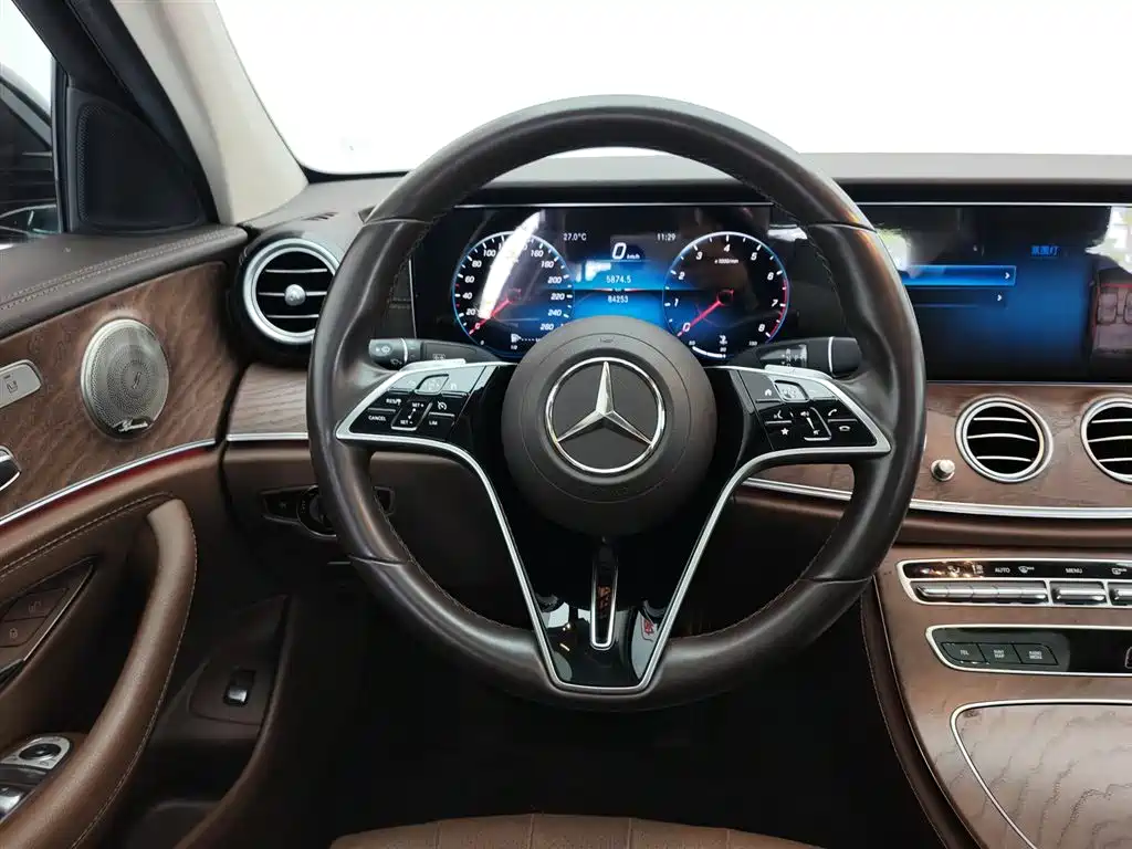 Mercedes-Benz E-Class 2021 — фото 11