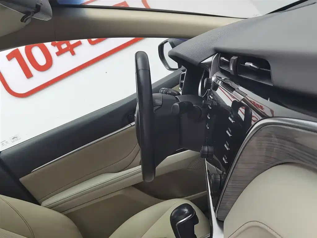 Toyota Camry 2018 — фото 22
