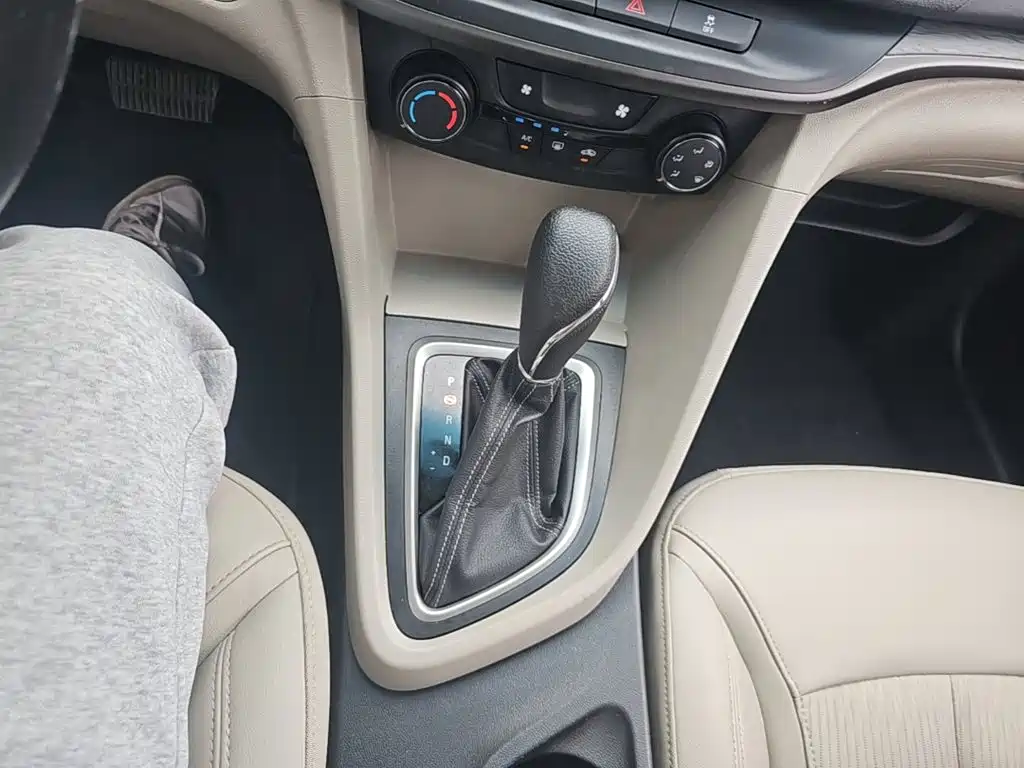 Buick Excelle 2017 — фото 14
