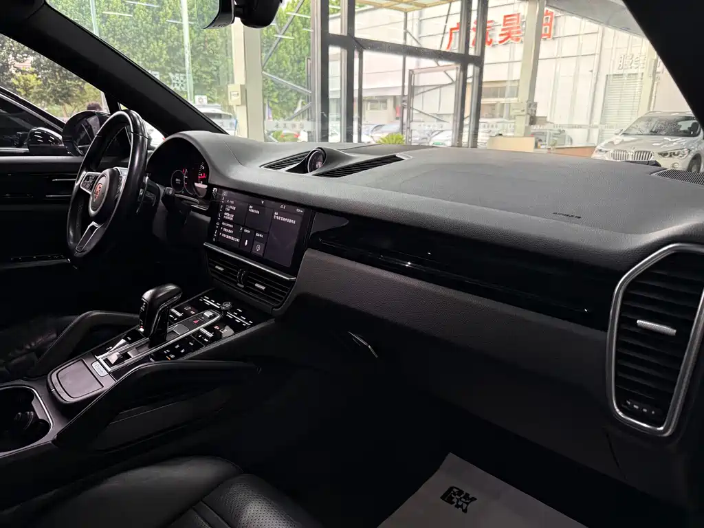 Porsche Cayenne 2018 — фото 13