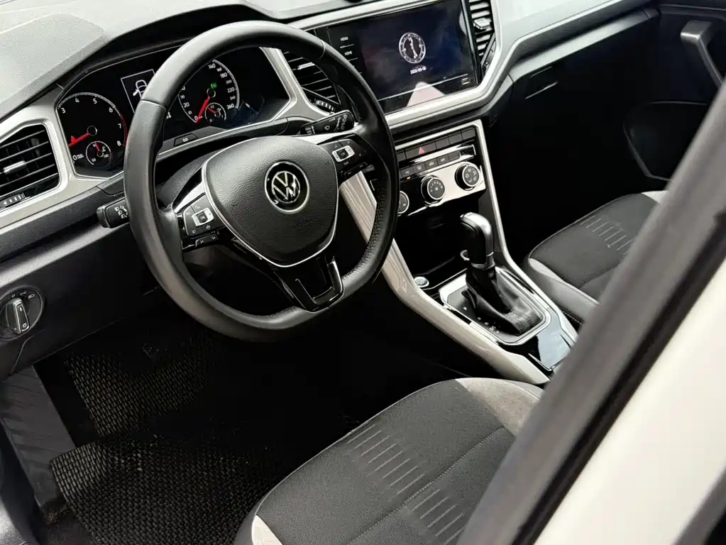 Volkswagen T-Roc 2023 — фото 12