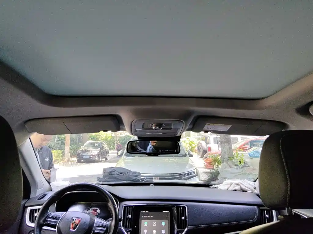 Roewe RX5 New Energy 2018 — фото 9