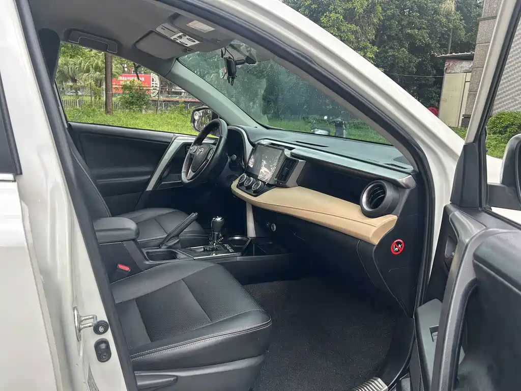 Toyota RAV4 2017 — фото 10