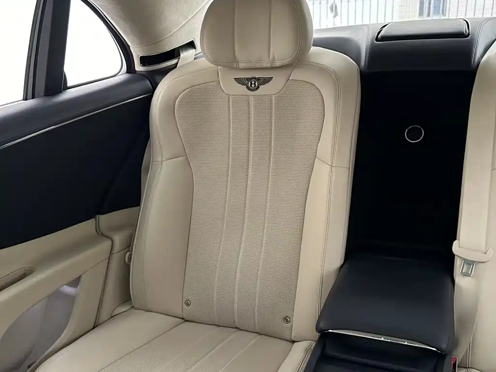 Bentley Flying Spur 2021 — фото 9