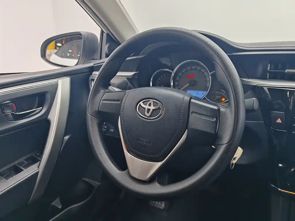 Toyota Corolla 2015 — фото 16