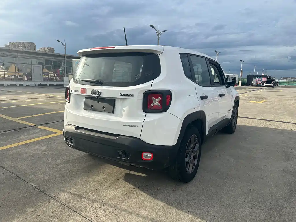 Jeep Renegade 2017 — фото 6