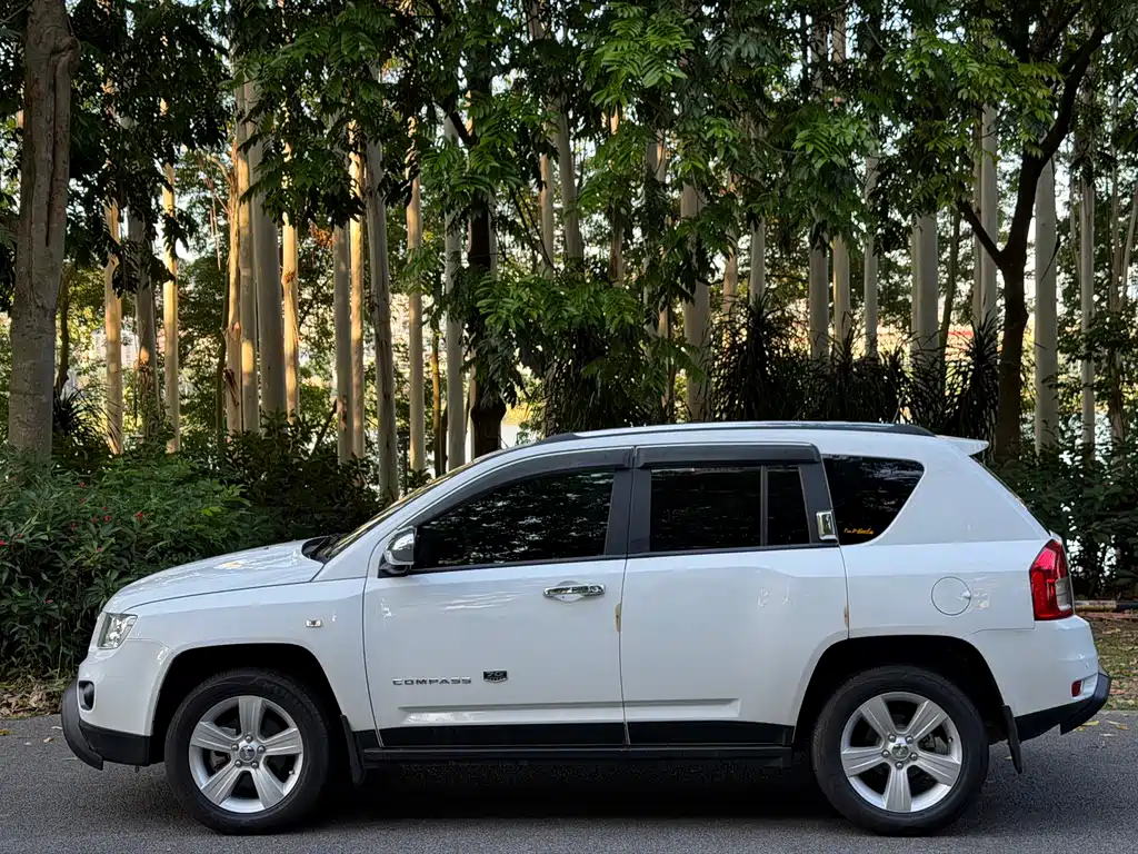 Jeep Compass 2013 — фото 2