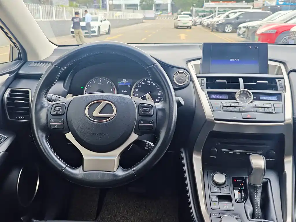 Lexus NX 2016 — фото 15
