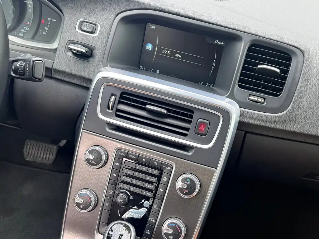 Volvo S60 2015 — фото 12