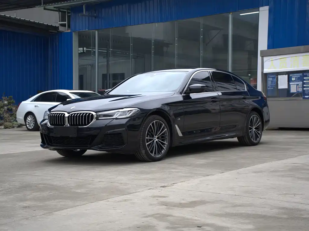 BMW 5 Series 2023 — фото 1