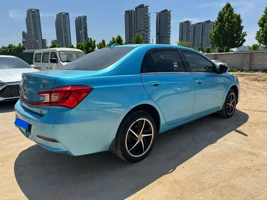 BYD Qin NEV 2014 — фото 9
