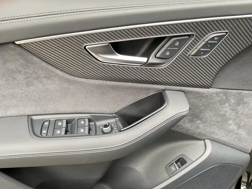 Audi SQ7 2025 — фото 11