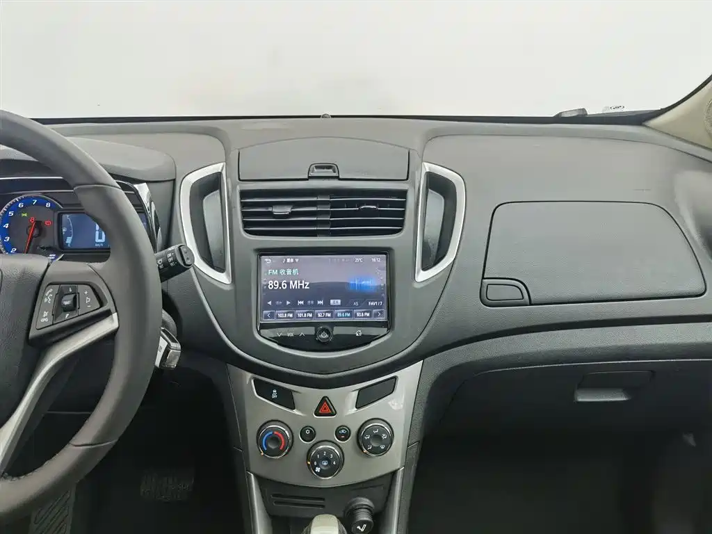 Chevrolet Trax 2016 — фото 12