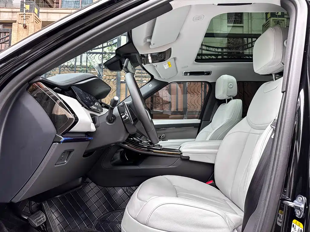 Land Rover Sport 2023 — фото 11