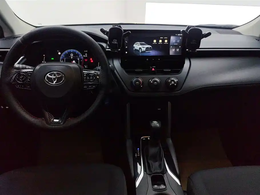 Toyota Corolla Cross 2023 — фото 12