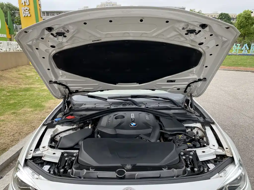 BMW 3 Series 2019 — фото 15