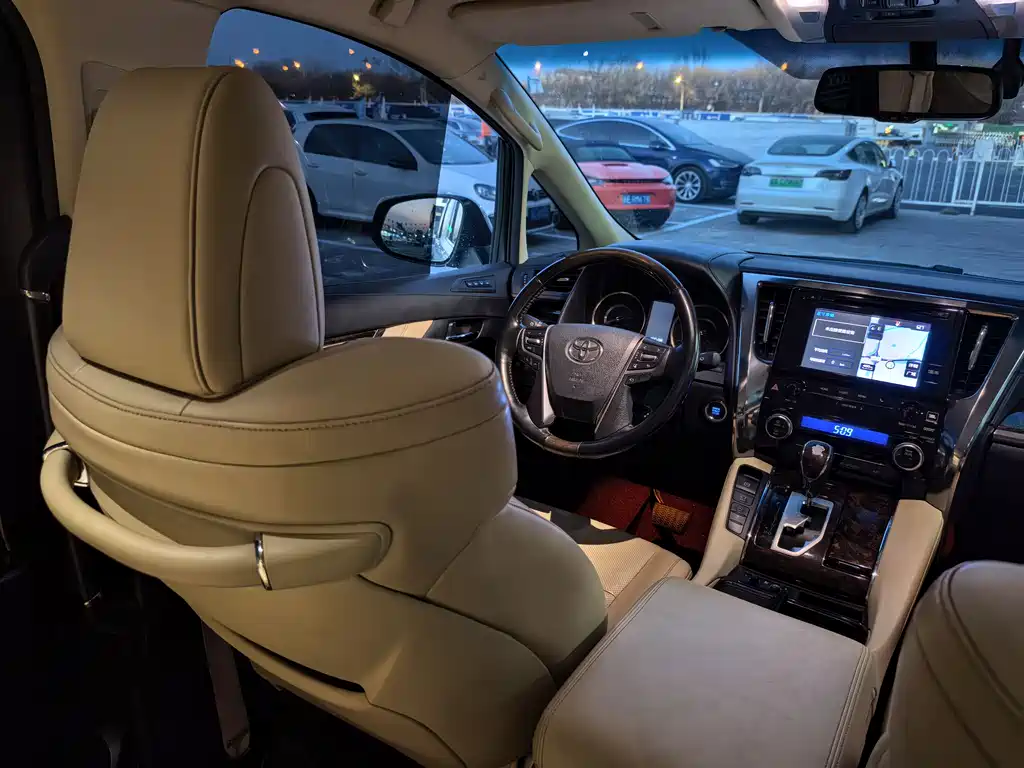Toyota Alphard 2018 — фото 8