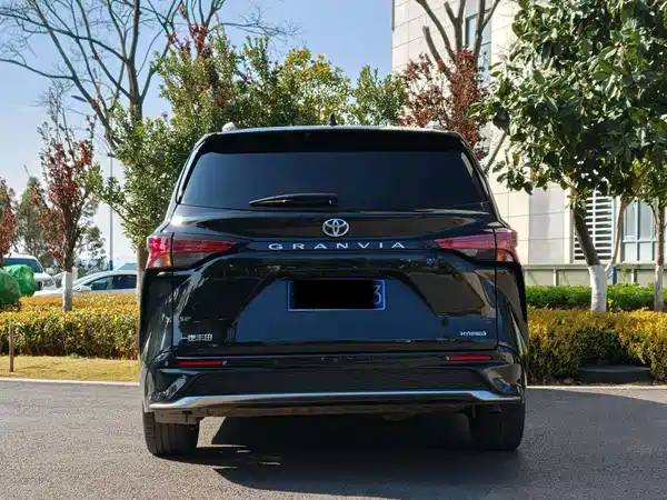 Toyota Granvia 2023