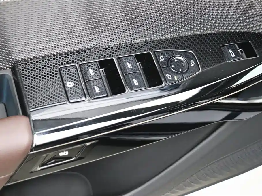 BMW 7 Series 2023 — фото 13