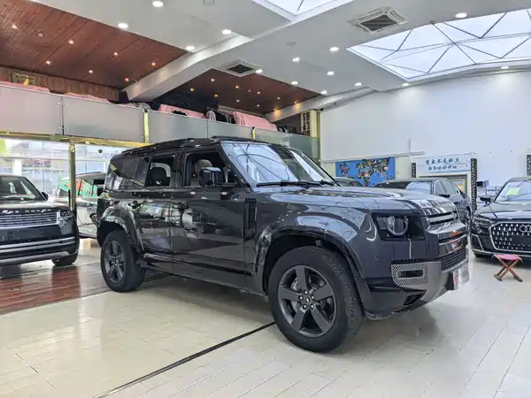 Land Rover Defender 2025