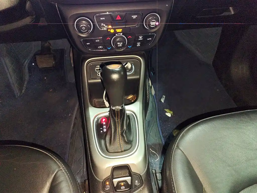 Jeep Compass 2018 — фото 10