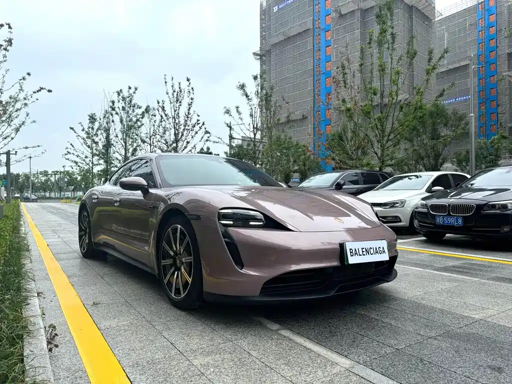 Porsche Taycan 2021