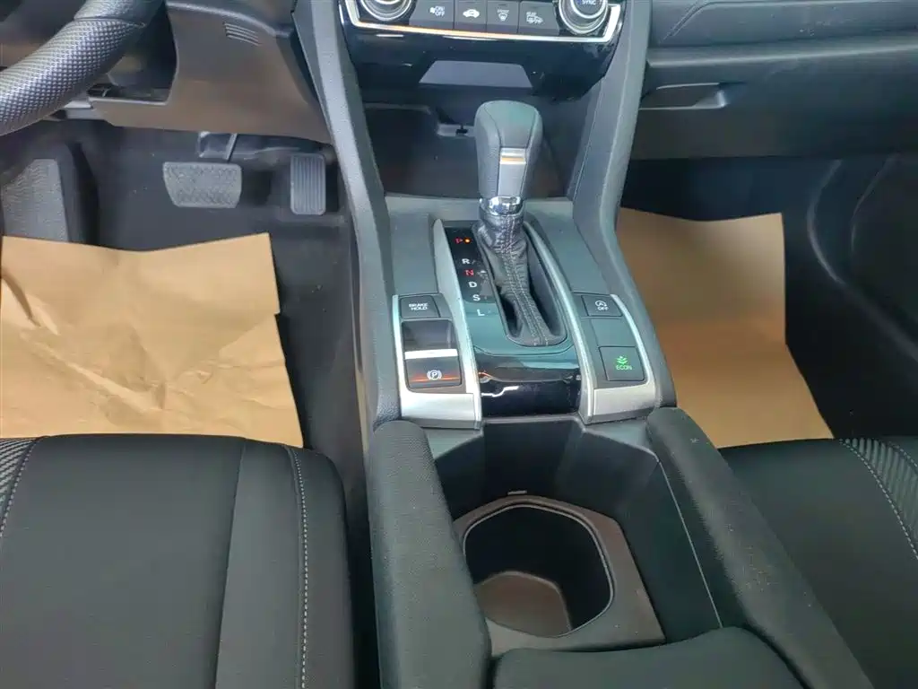 Honda Civic 2018 — фото 10