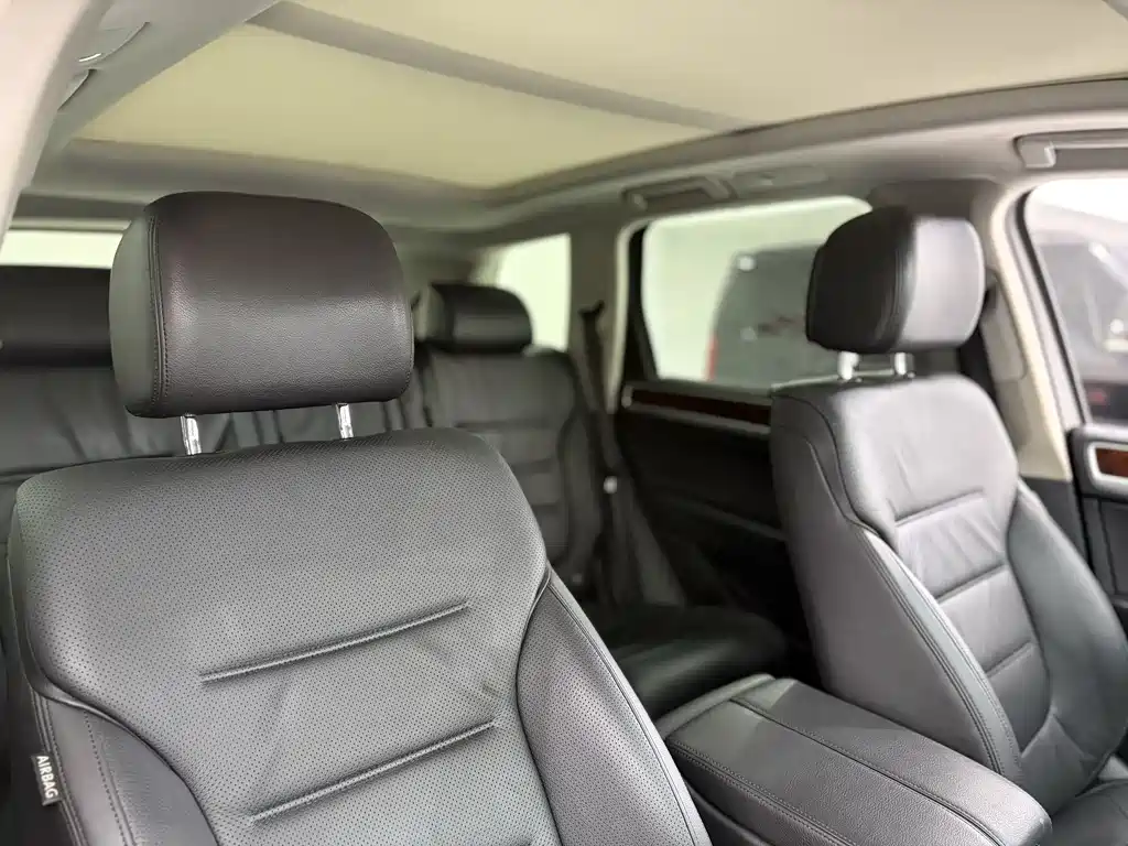 Volkswagen Touareg 2015 — фото 24
