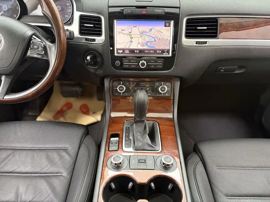 Volkswagen Touareg 2015 — фото 15