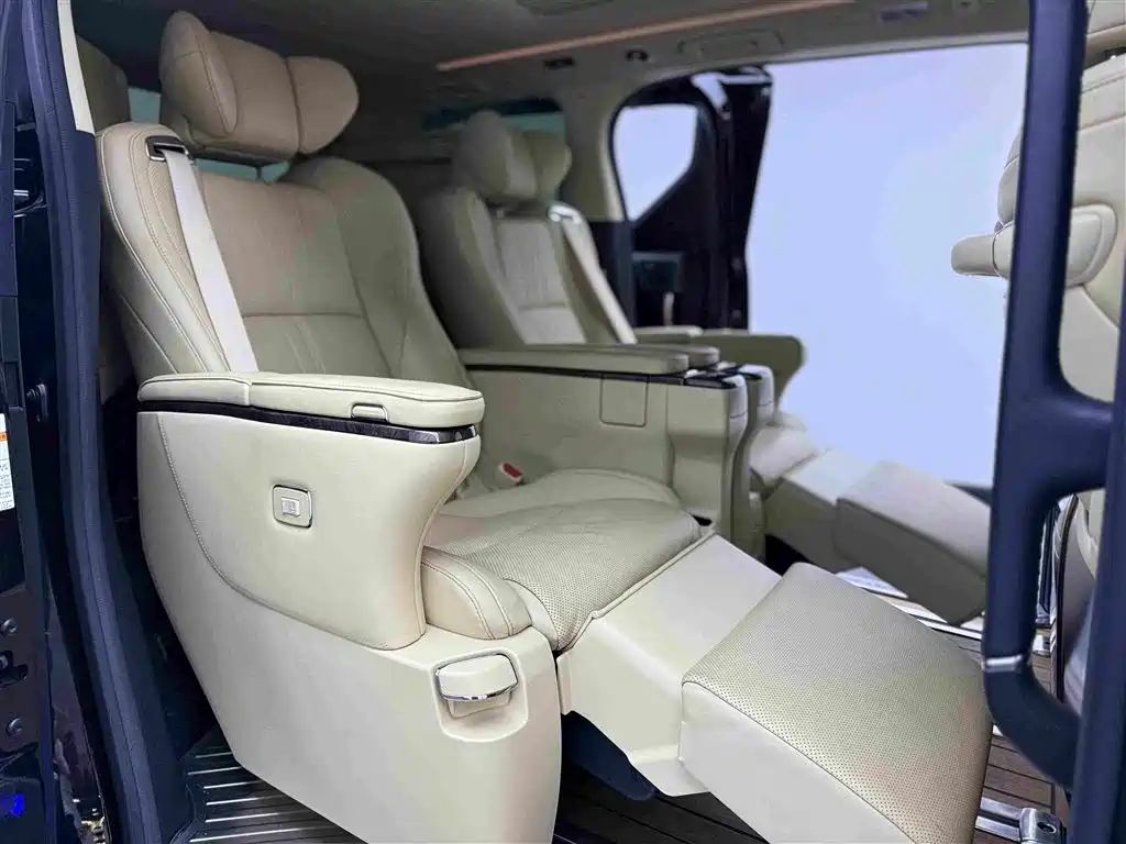 Toyota Vellfire 2021 — фото 18