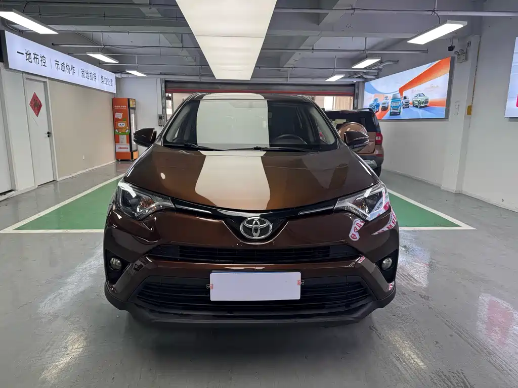 Toyota RAV4 2019 — фото 2
