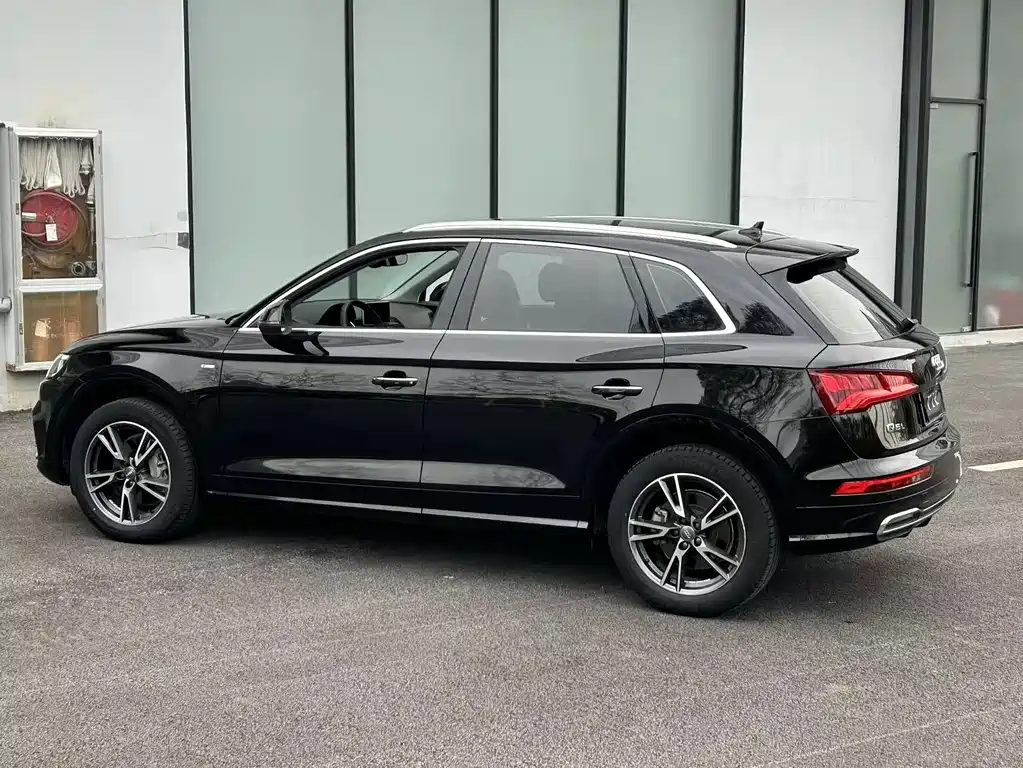 Audi Q5L 2020 — фото 13