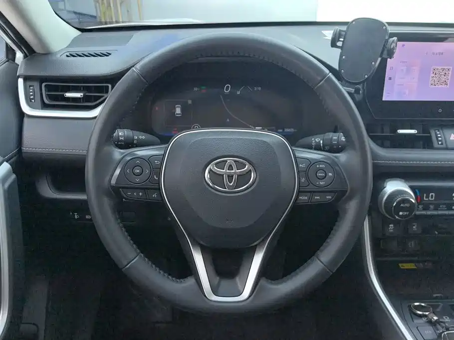 Toyota RAV4 2023 — фото 15