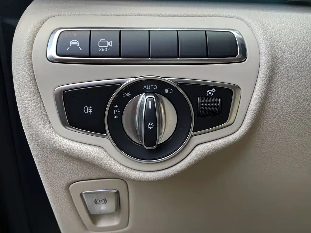 Mercedes-Benz V-Class 2023 — фото 11
