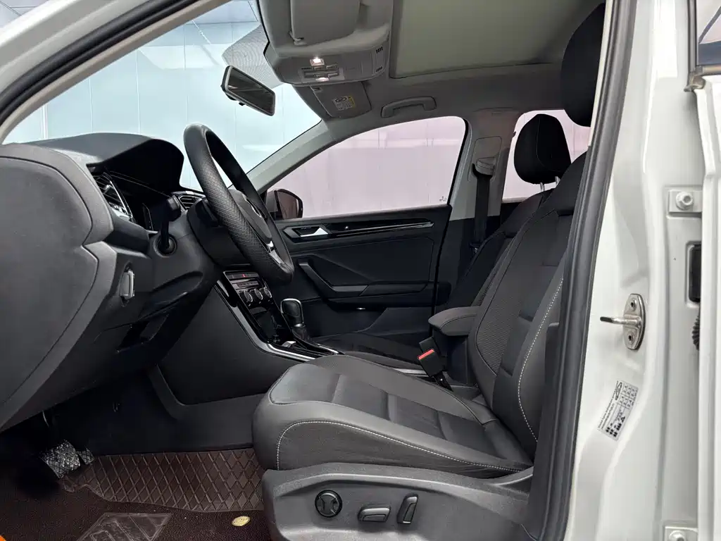 Volkswagen T-Roc 2023