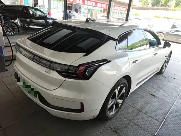 Zeekr 001 2023