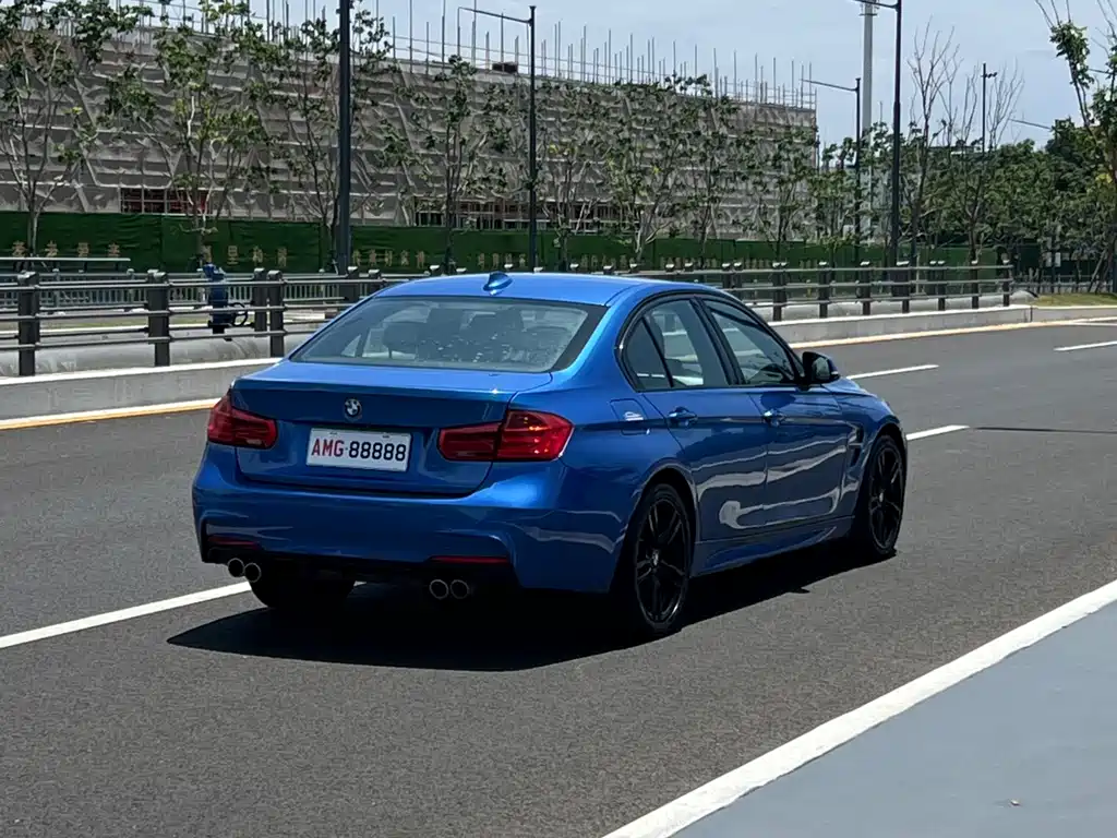BMW 3 Series 2018 — фото 10