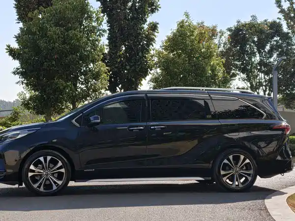 Toyota Granvia 2023