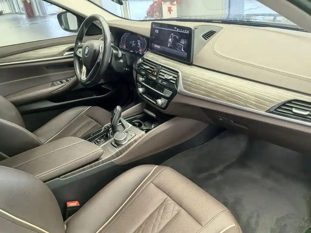 BMW 5 Series 2020 — фото 13