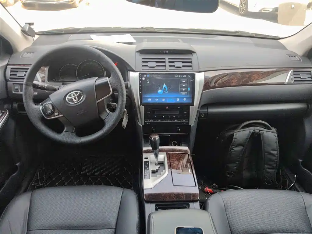 Toyota Camry 2015 — фото 10