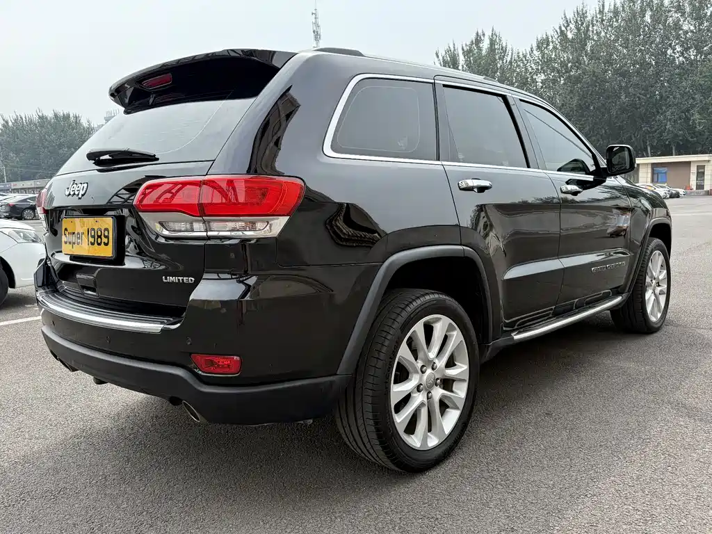 Jeep Grand Cherokee 2018 — фото 7