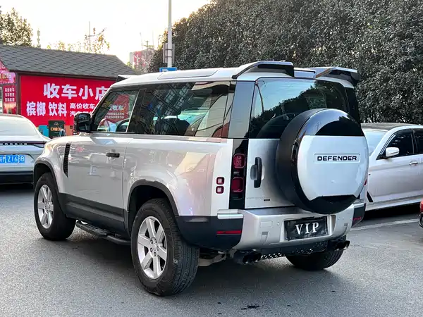 Land Rover Defender 2021