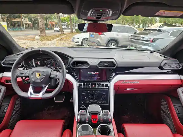 Lamborghini Urus 2021