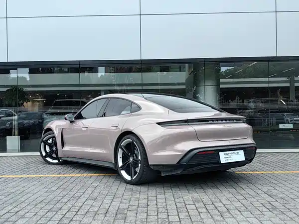 Porsche Taycan 2021
