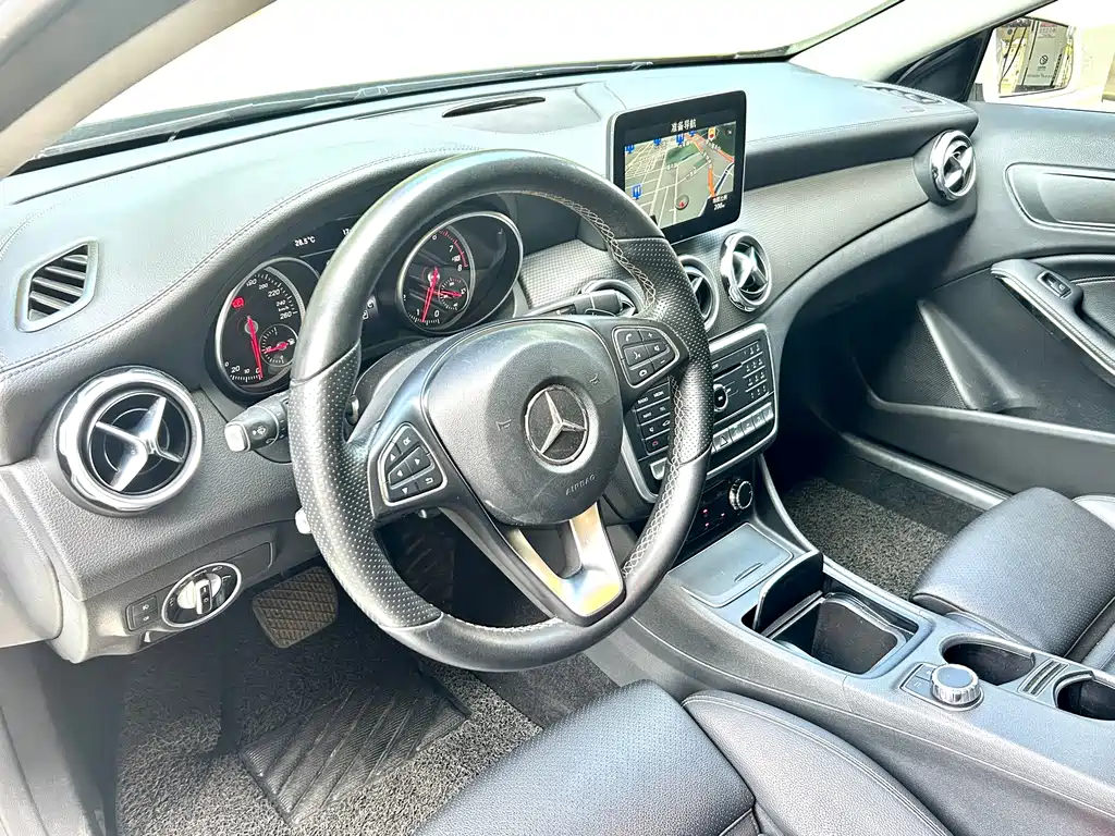 Mercedes-Benz GLA 2017 — фото 11