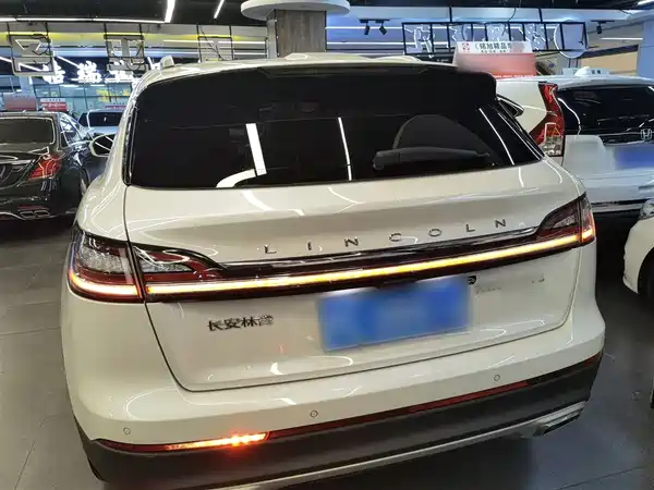 Lincoln Nautilus 2021