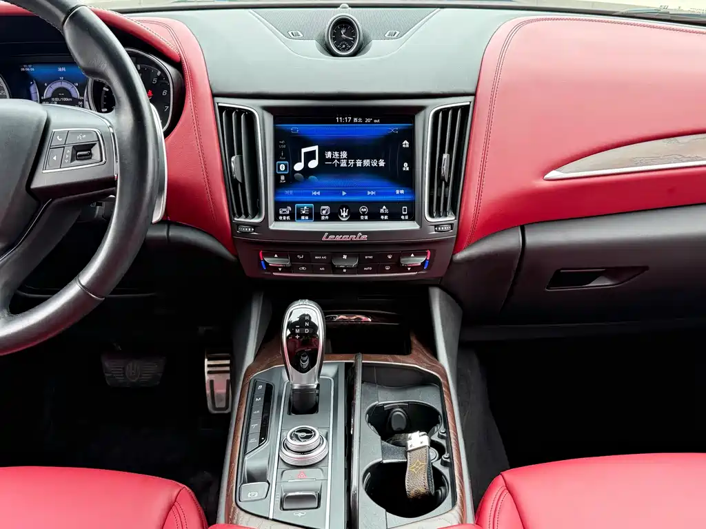 Maserati Levante 2017 — фото 13